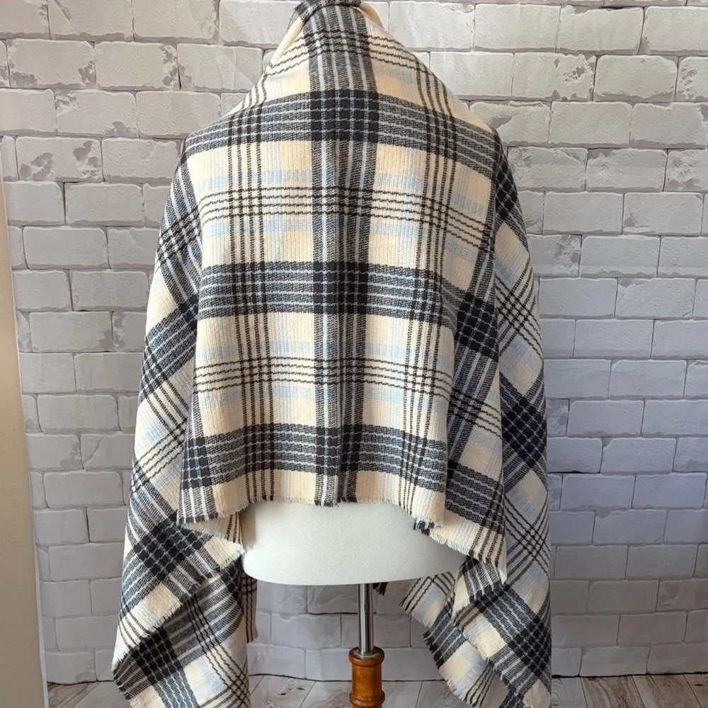 Elegant Black and Cream Plaid Home Accent Wrap